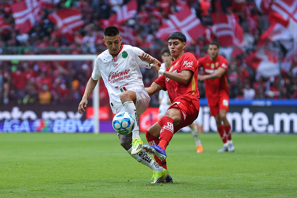 CHIVAS TROPIEZA ANTE TOLUCA
